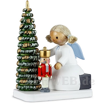 Engel mit Nußknacker am Weihnachtsbaum